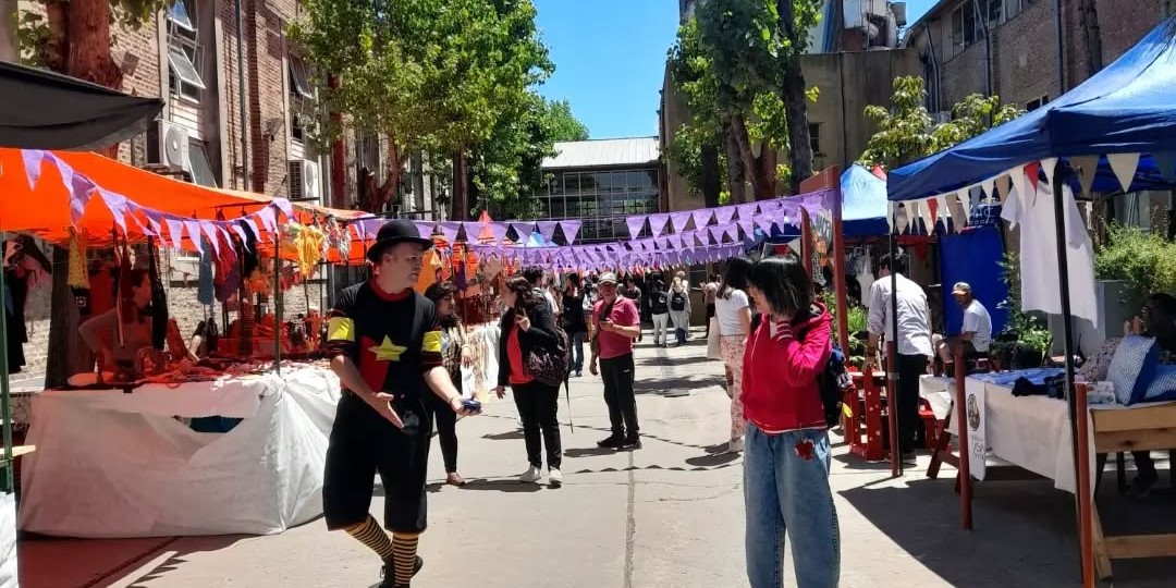Plano general de la feria en exteriores
